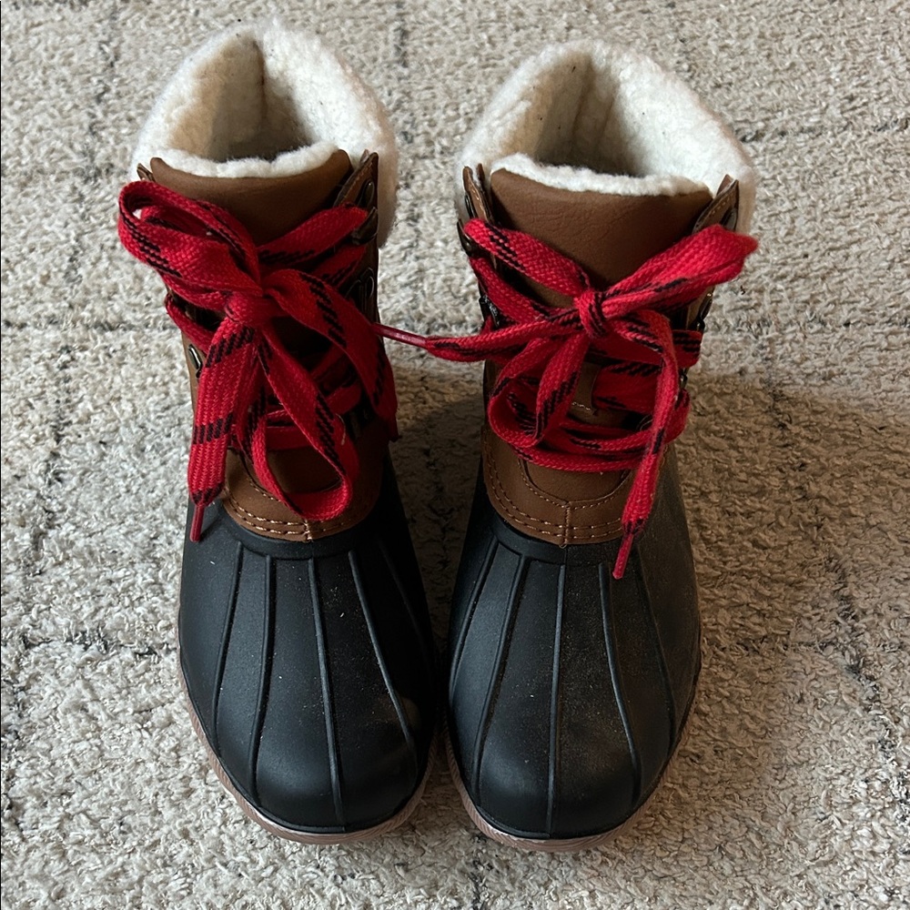 Women’s Black and Brown Winter Boots with Red Laces